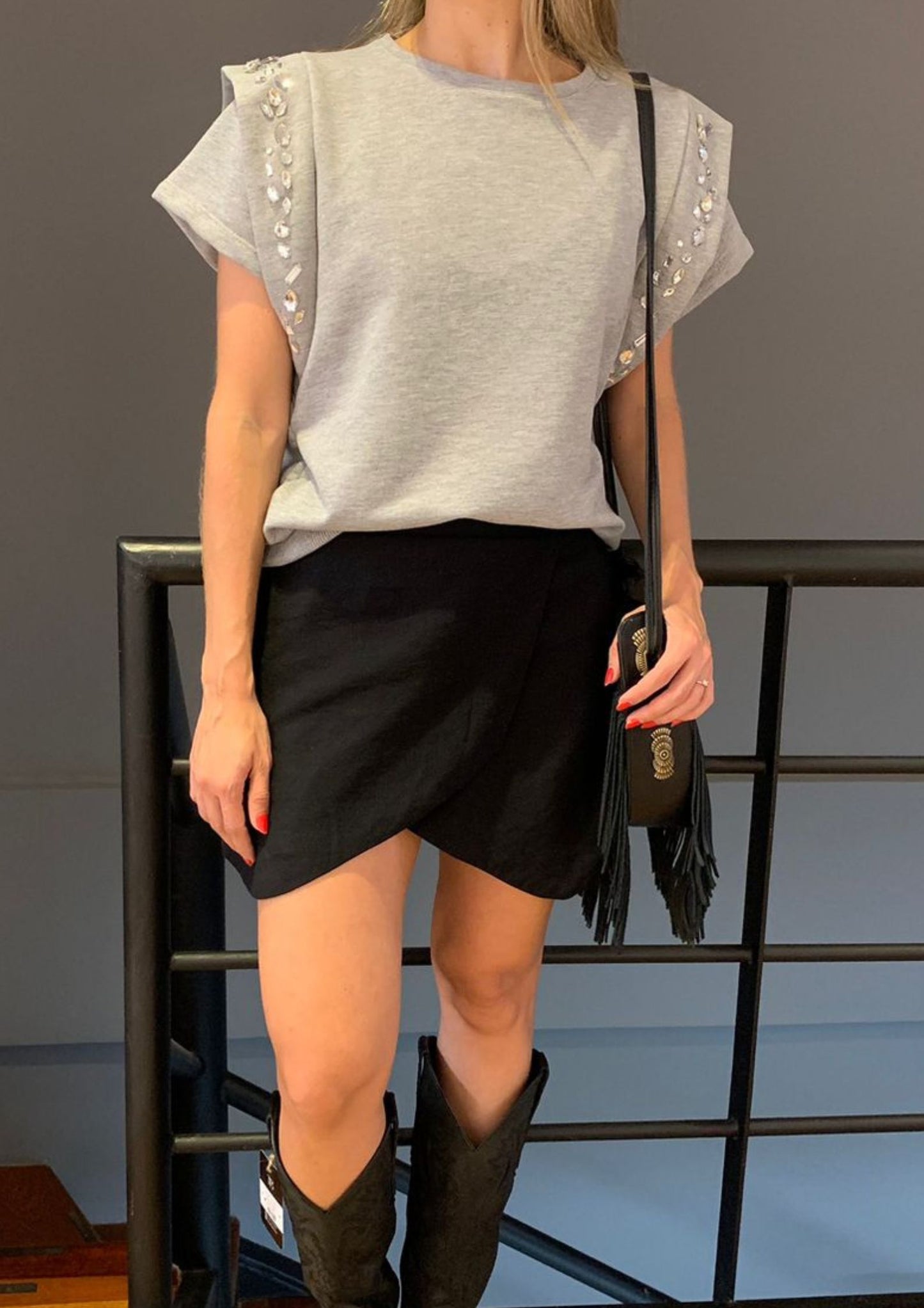 CAMISA GRIS BORDADA