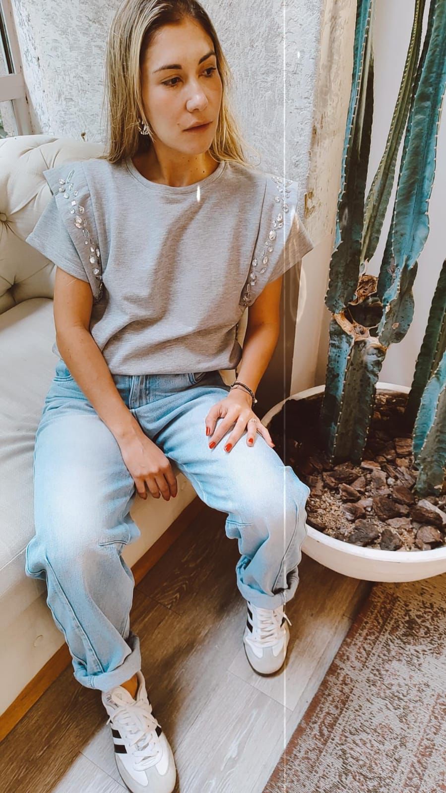 CAMISA GRIS BORDADA