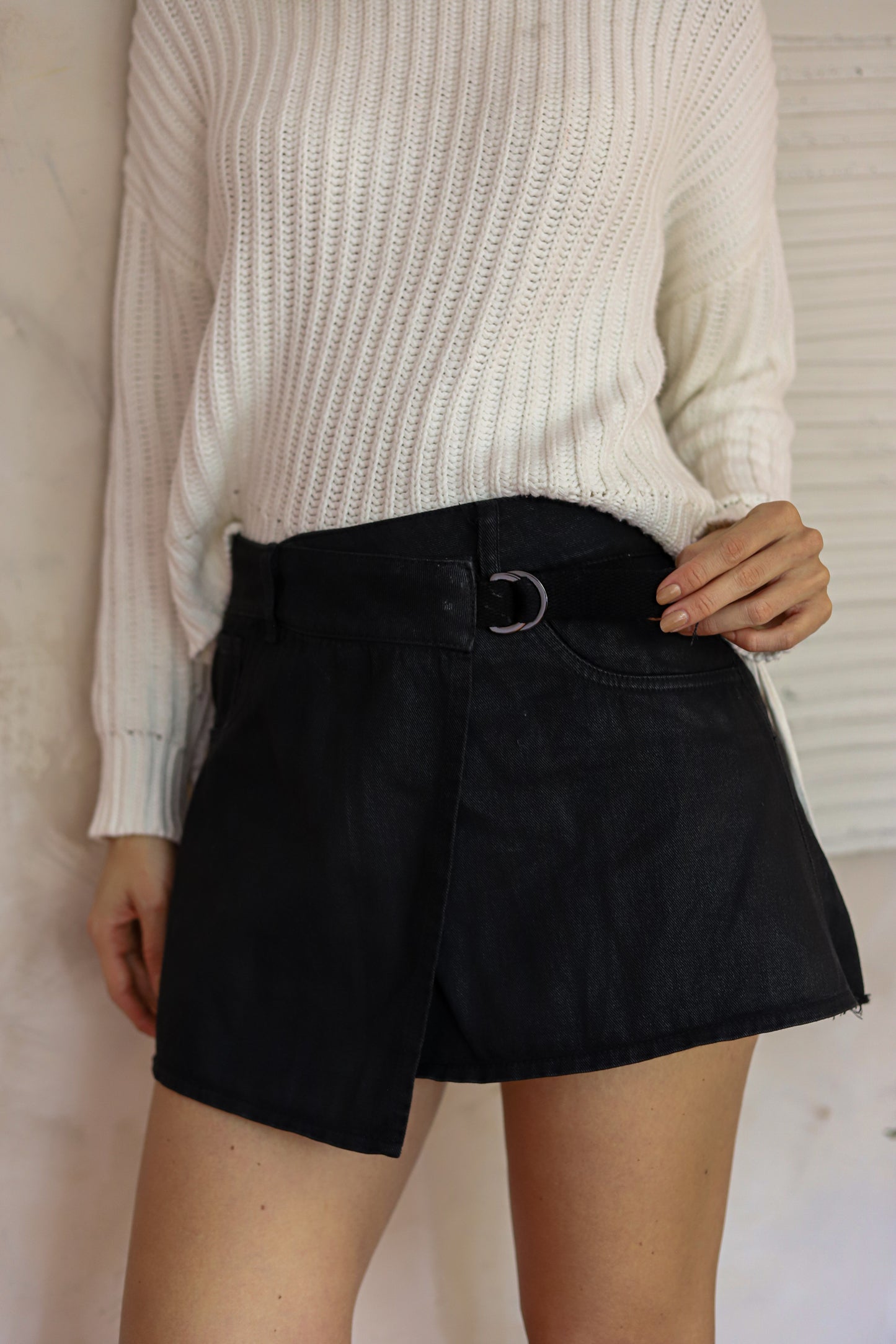 FALDA SHORT DENIM NEGRA
