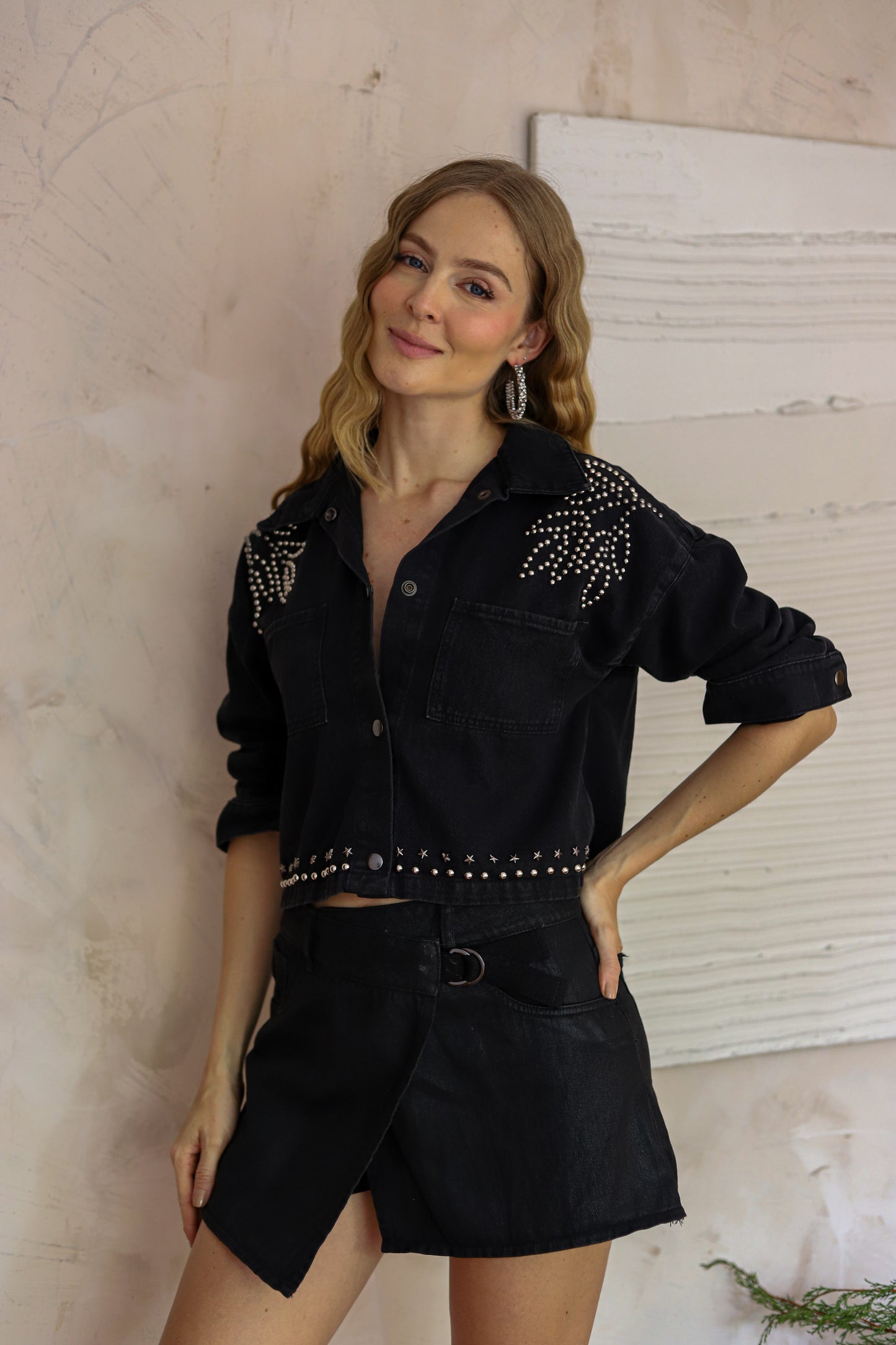 FALDA SHORT DENIM NEGRA